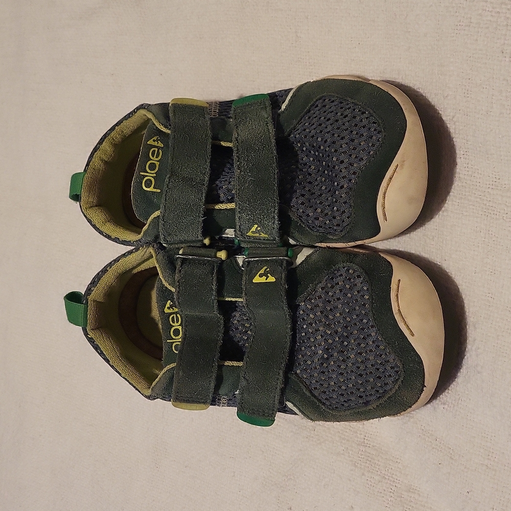 Plae Ty green velcro sneakers sz 1